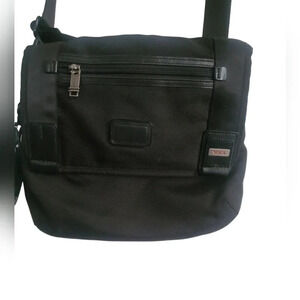 TUMI BLACK NYLON & LEATHER ALPHA BRAVO BEALE MESSENGER BAG